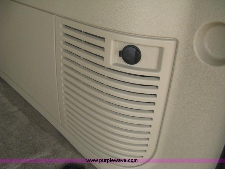 image for item I5559 2011 Chevrolet Suburban LT 1500 SUV