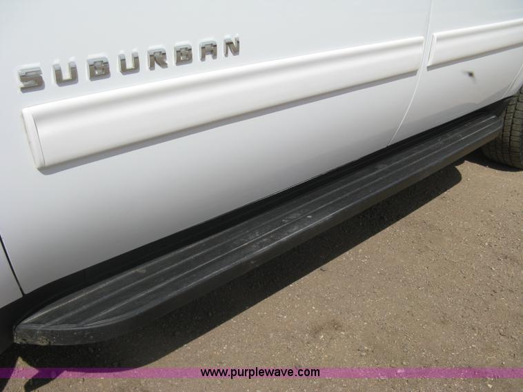 image for item I5559 2011 Chevrolet Suburban LT 1500 SUV