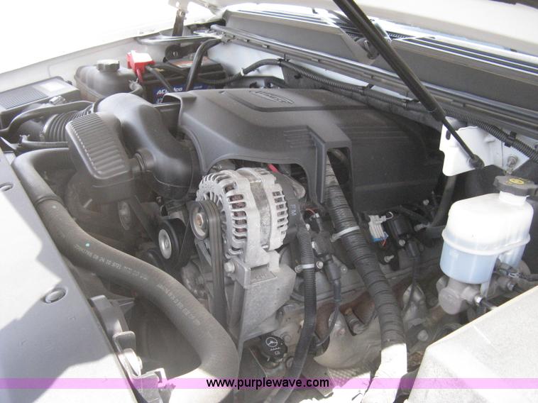 image for item I5559 2011 Chevrolet Suburban LT 1500 SUV