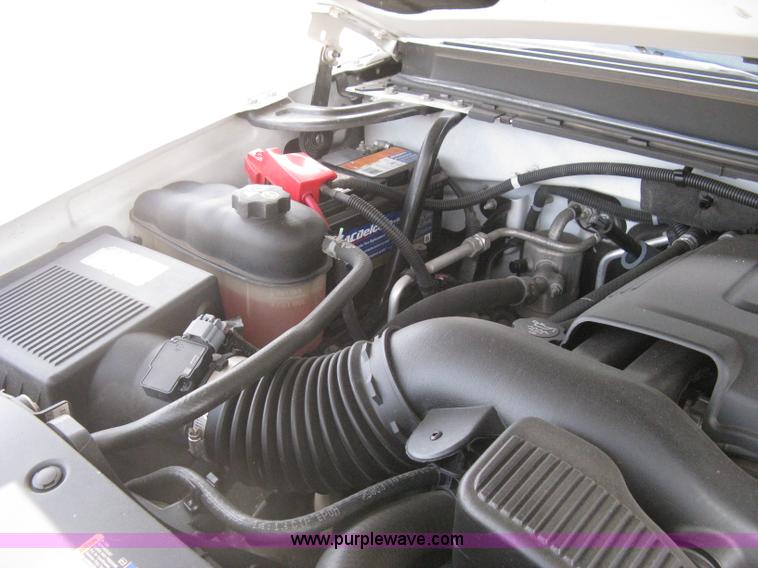 image for item I5559 2011 Chevrolet Suburban LT 1500 SUV