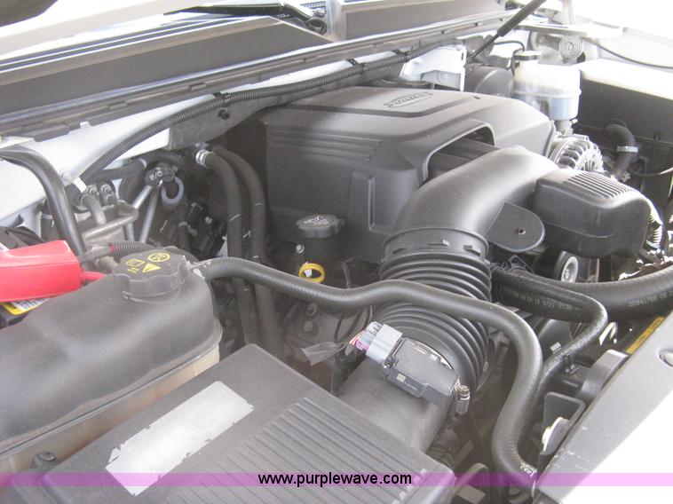 image for item I5559 2011 Chevrolet Suburban LT 1500 SUV