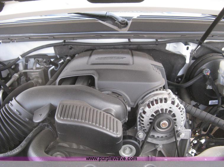 image for item I5559 2011 Chevrolet Suburban LT 1500 SUV