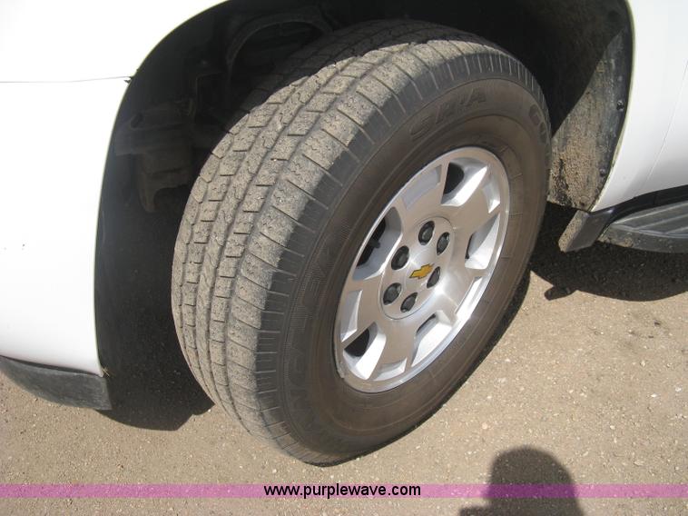 image for item I5559 2011 Chevrolet Suburban LT 1500 SUV