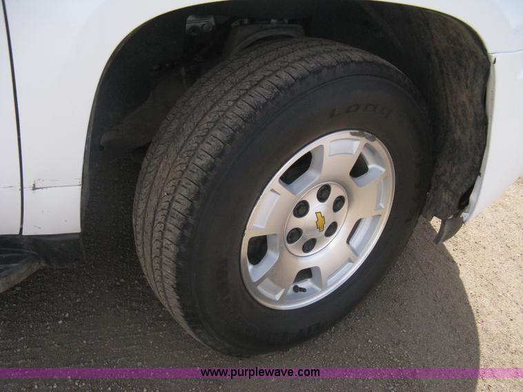image for item I5559 2011 Chevrolet Suburban LT 1500 SUV