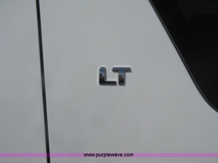 image for item I5559 2011 Chevrolet Suburban LT 1500 SUV