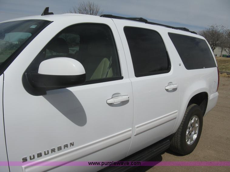 image for item I5559 2011 Chevrolet Suburban LT 1500 SUV