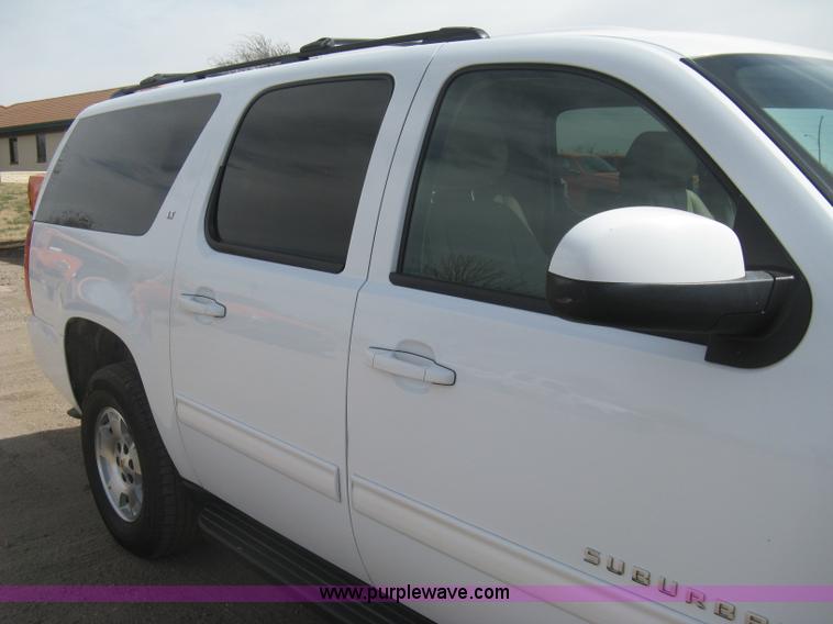 image for item I5559 2011 Chevrolet Suburban LT 1500 SUV