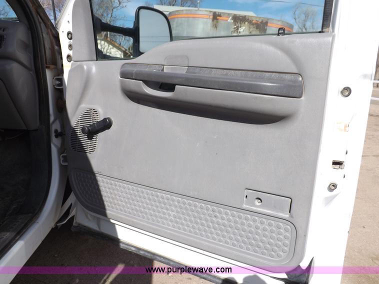 image for item I9007 1999 Ford F250 Super Duty SuperCab utility truck