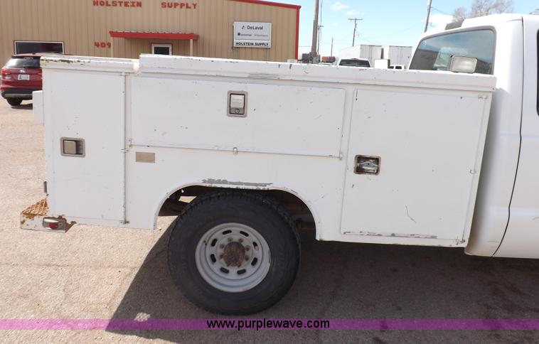 image for item I9007 1999 Ford F250 Super Duty SuperCab utility truck