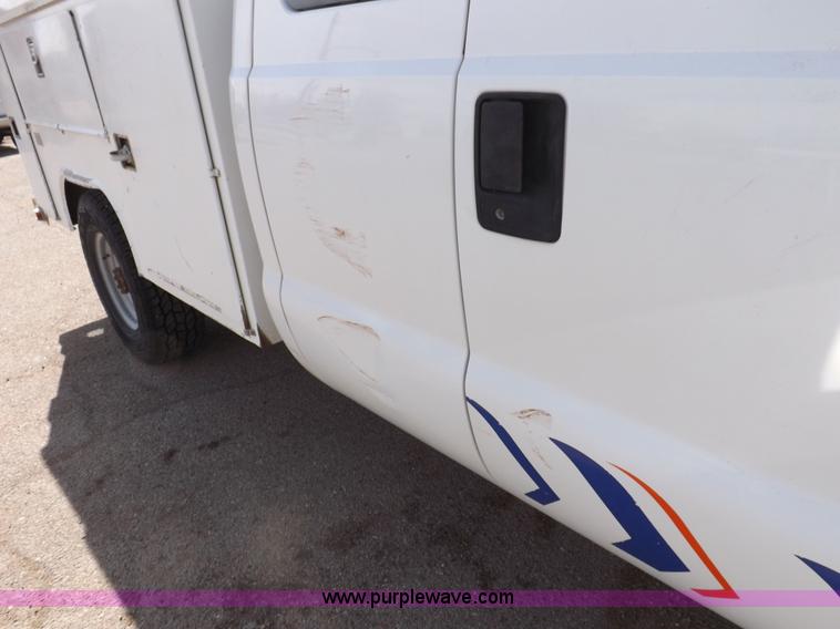 image for item I9007 1999 Ford F250 Super Duty SuperCab utility truck