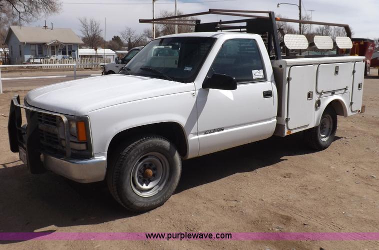 image for item I9009 2000 Chevrolet 2500 utility truck