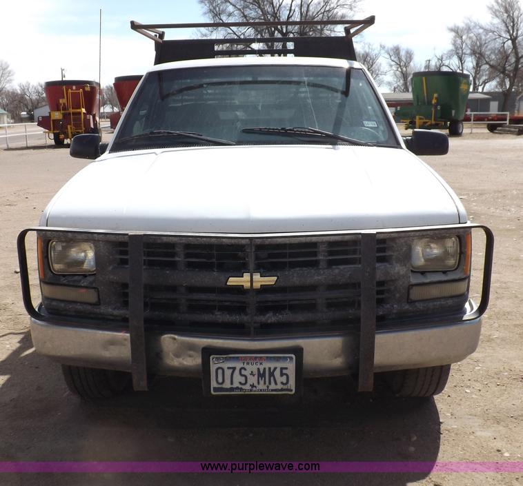 image for item I9009 2000 Chevrolet 2500 utility truck