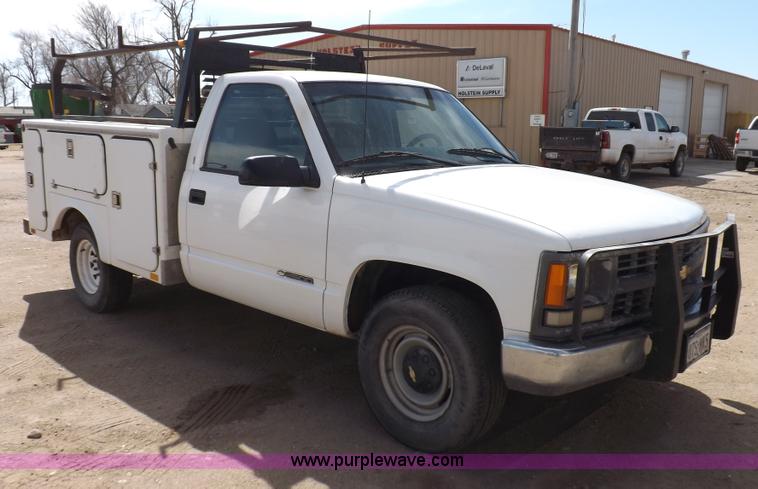 image for item I9009 2000 Chevrolet 2500 utility truck