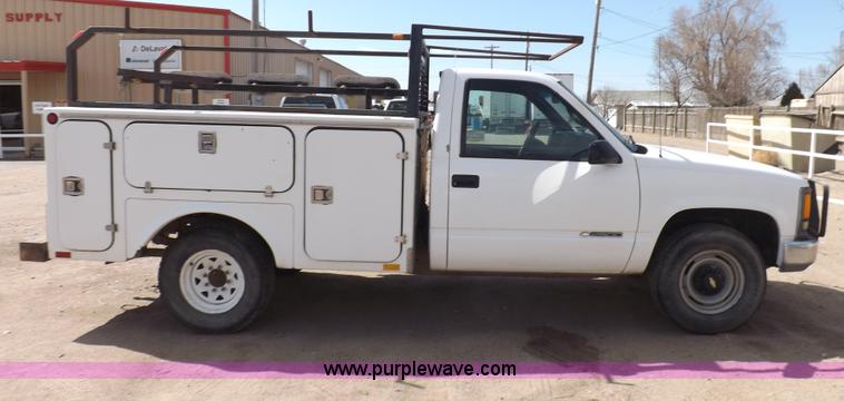 image for item I9009 2000 Chevrolet 2500 utility truck