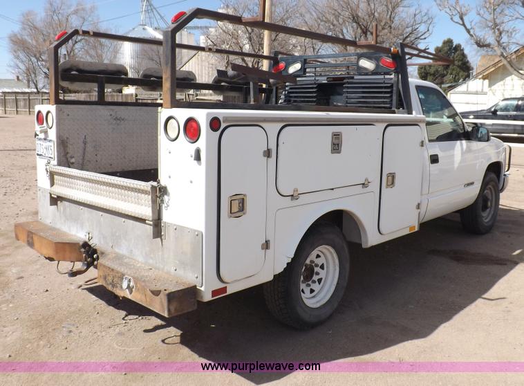 image for item I9009 2000 Chevrolet 2500 utility truck