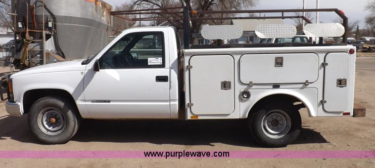 image for item I9009 2000 Chevrolet 2500 utility truck