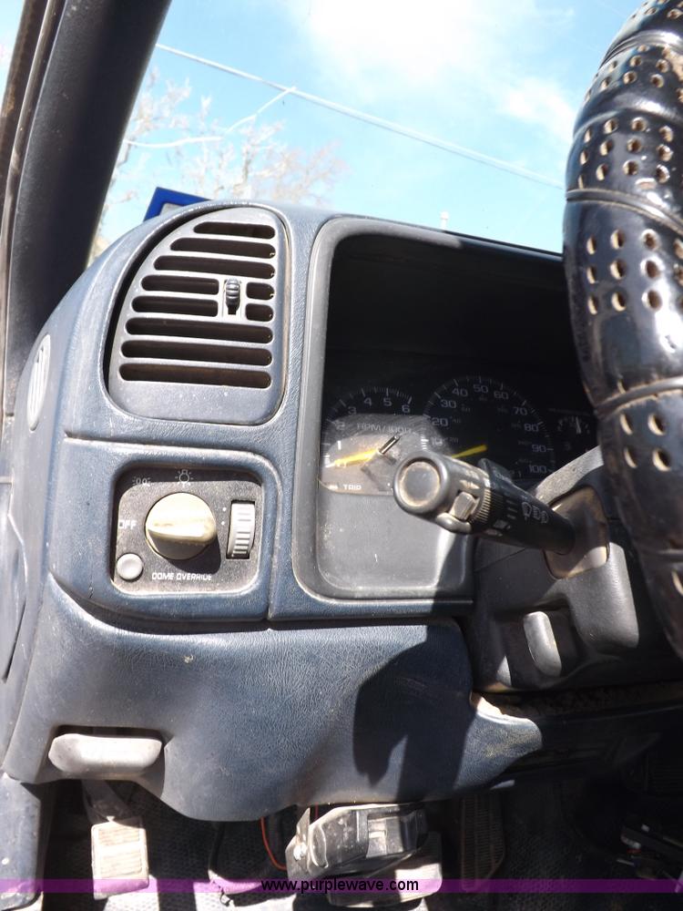 image for item I9009 2000 Chevrolet 2500 utility truck