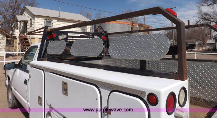 image for item I9009 2000 Chevrolet 2500 utility truck