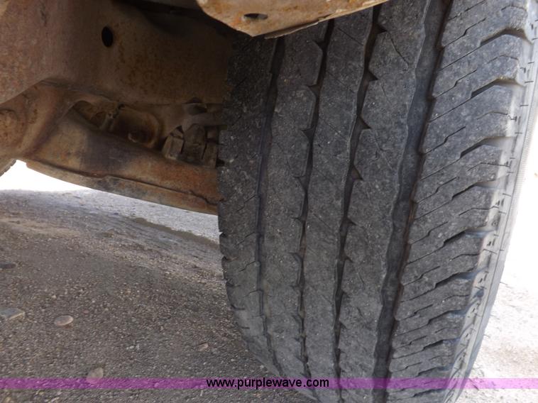 image for item I9009 2000 Chevrolet 2500 utility truck