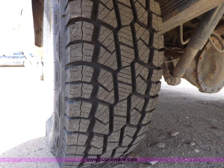 image for item I9009 2000 Chevrolet 2500 utility truck