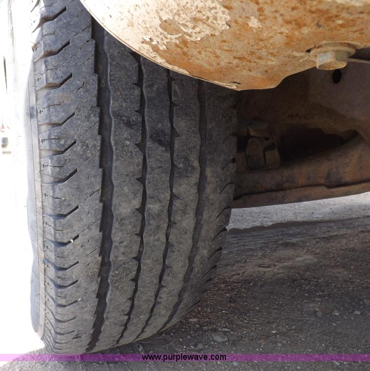 image for item I9009 2000 Chevrolet 2500 utility truck