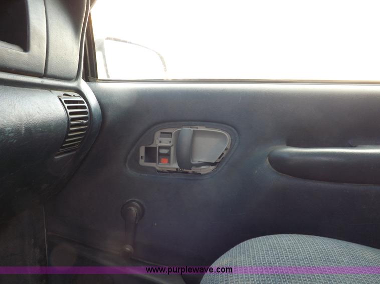 image for item I9009 2000 Chevrolet 2500 utility truck