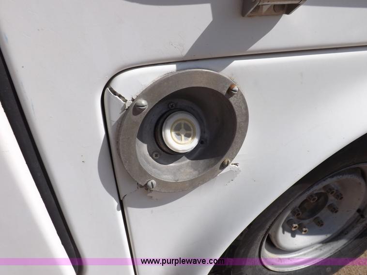 image for item I9009 2000 Chevrolet 2500 utility truck