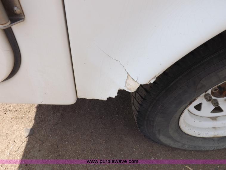 image for item I9009 2000 Chevrolet 2500 utility truck