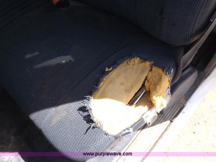 image for item I9009 2000 Chevrolet 2500 utility truck