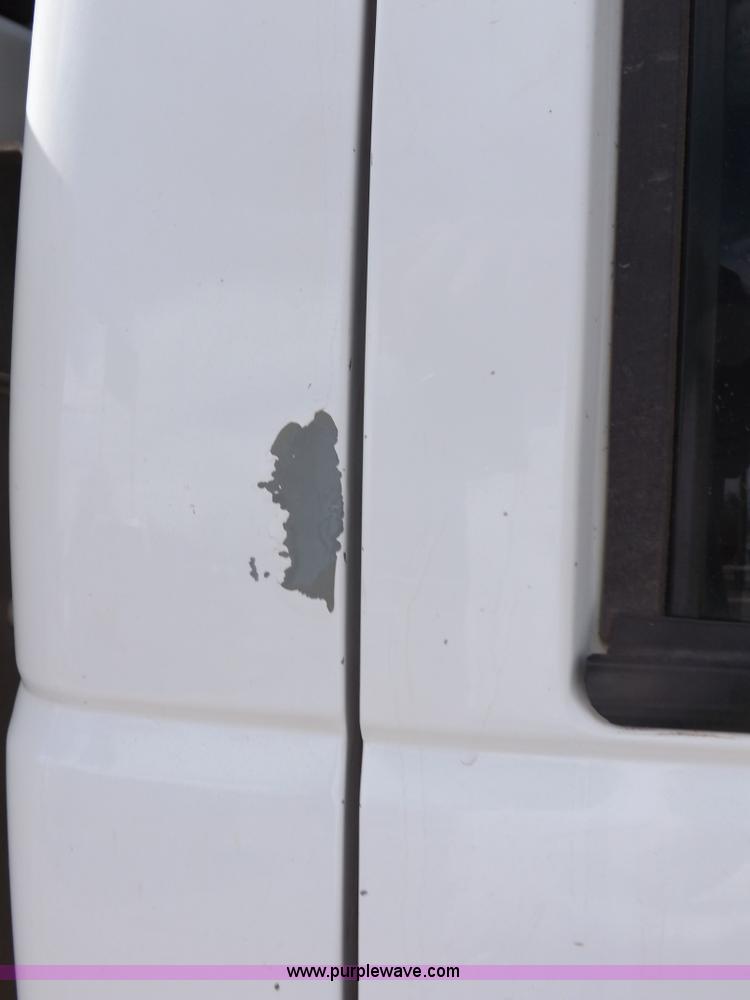 image for item I9009 2000 Chevrolet 2500 utility truck