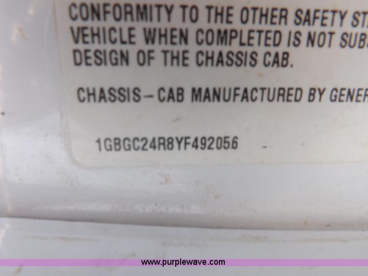 image for item I9009 2000 Chevrolet 2500 utility truck