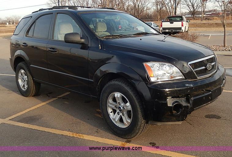 image for item I9354 2004 Kia Sorento LX SUV