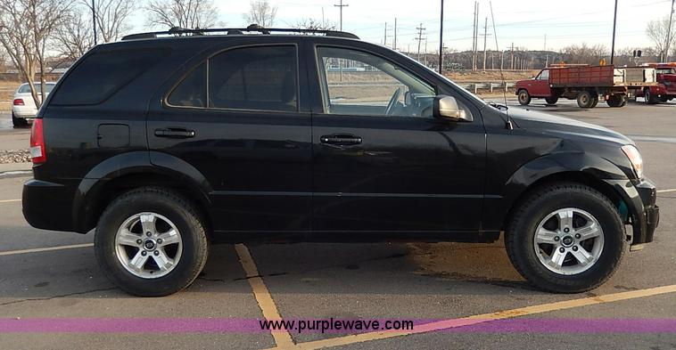 image for item I9354 2004 Kia Sorento LX SUV