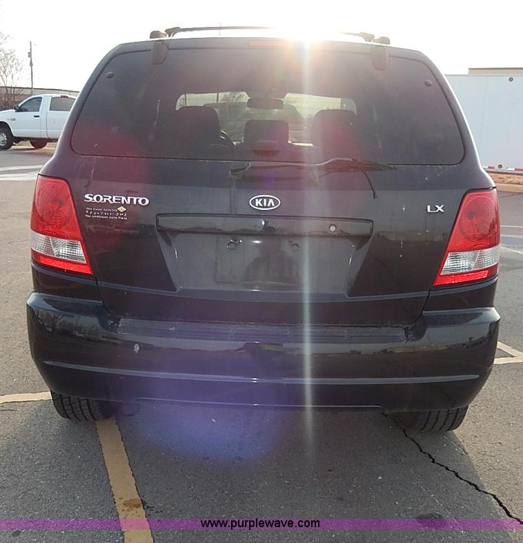 image for item I9354 2004 Kia Sorento LX SUV