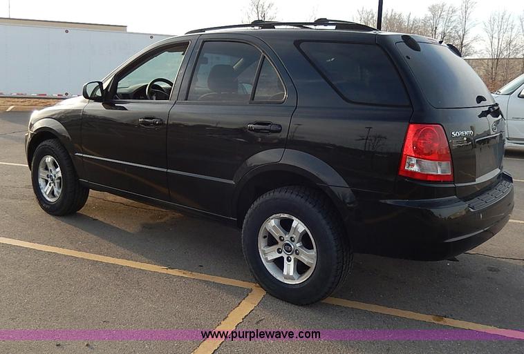 image for item I9354 2004 Kia Sorento LX SUV