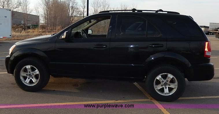 image for item I9354 2004 Kia Sorento LX SUV