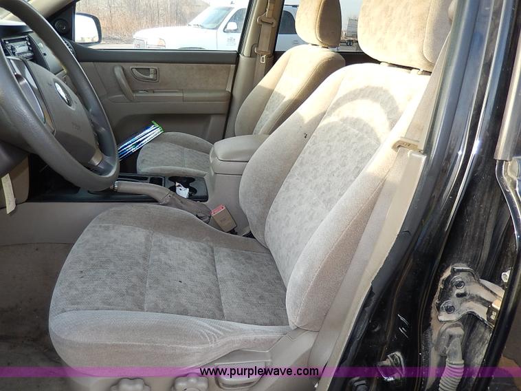 image for item I9354 2004 Kia Sorento LX SUV