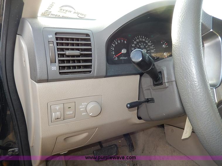 image for item I9354 2004 Kia Sorento LX SUV