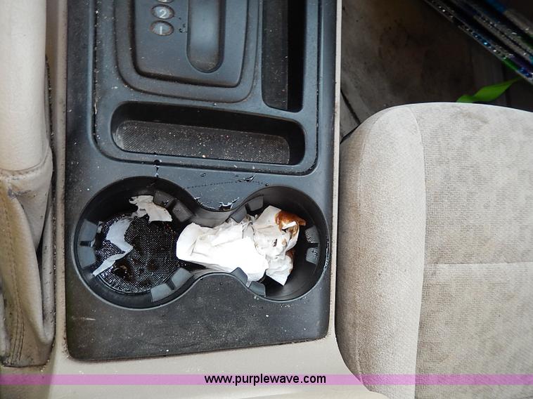 image for item I9354 2004 Kia Sorento LX SUV