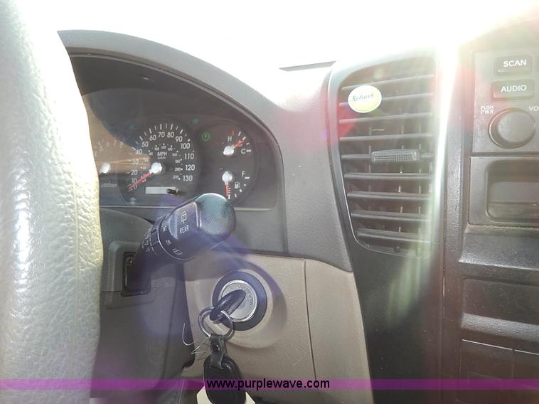 image for item I9354 2004 Kia Sorento LX SUV