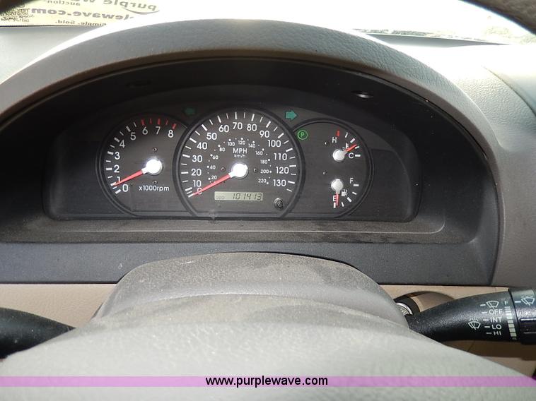 image for item I9354 2004 Kia Sorento LX SUV