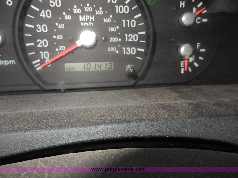 image for item I9354 2004 Kia Sorento LX SUV