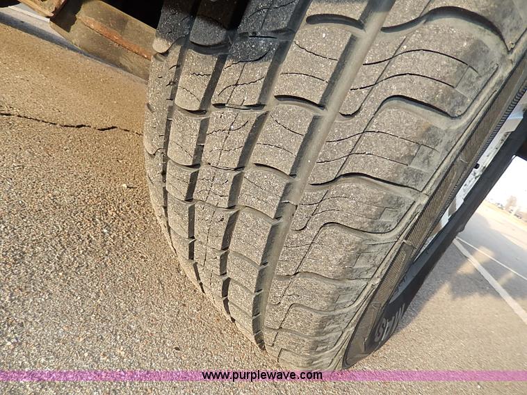 image for item I9354 2004 Kia Sorento LX SUV