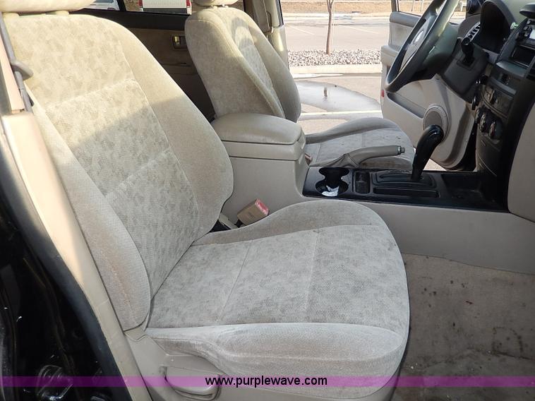 image for item I9354 2004 Kia Sorento LX SUV