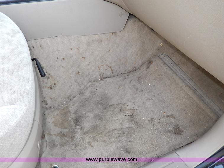 image for item I9354 2004 Kia Sorento LX SUV