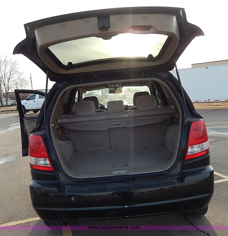 image for item I9354 2004 Kia Sorento LX SUV
