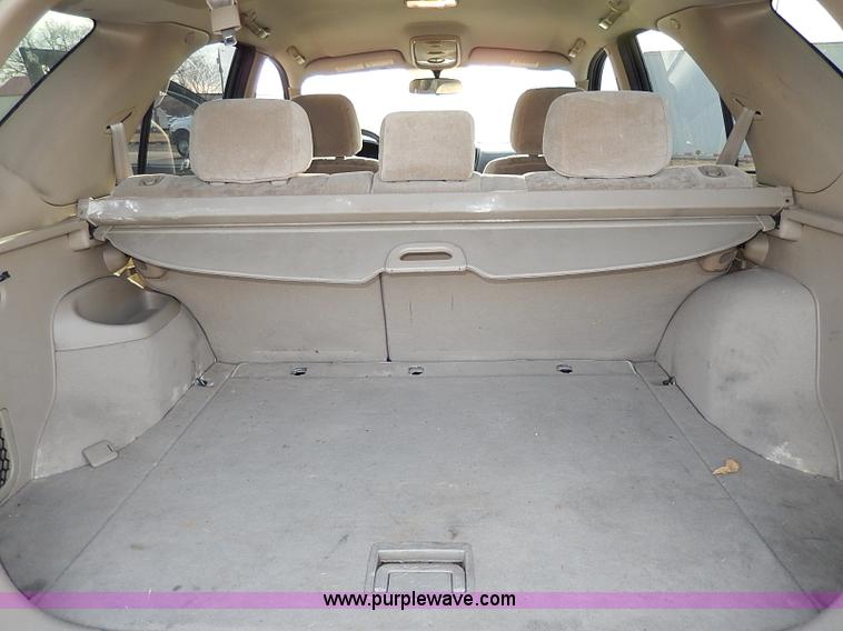 image for item I9354 2004 Kia Sorento LX SUV