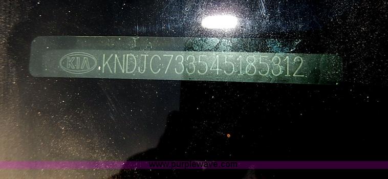 image for item I9354 2004 Kia Sorento LX SUV