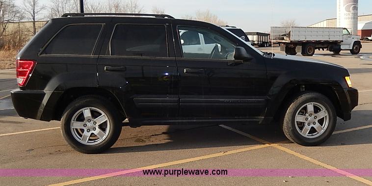 image for item I9355 2006 Jeep Grand Cherokee Laredo SUV