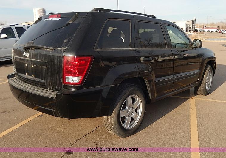 image for item I9355 2006 Jeep Grand Cherokee Laredo SUV